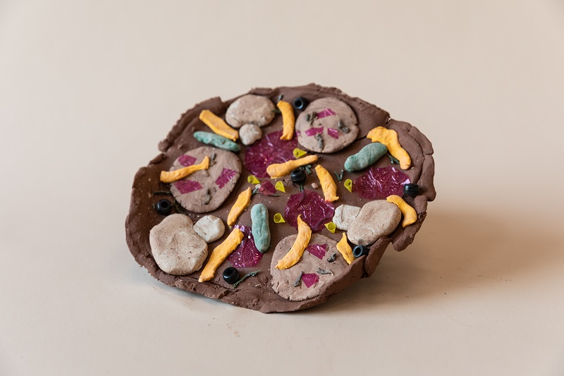 Clay artwork of a pizza